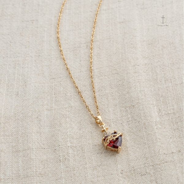 Collier Croix au style unique et raffiné