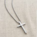 Collier en Acier avec Motif Croix