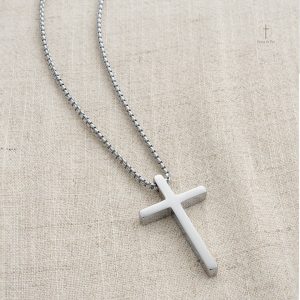 Collier en Acier avec Motif Croix