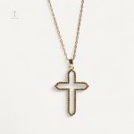 Collier Croix Élégance Noire