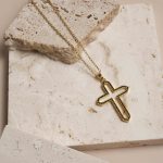 Accessoire Croix Élégance moderne