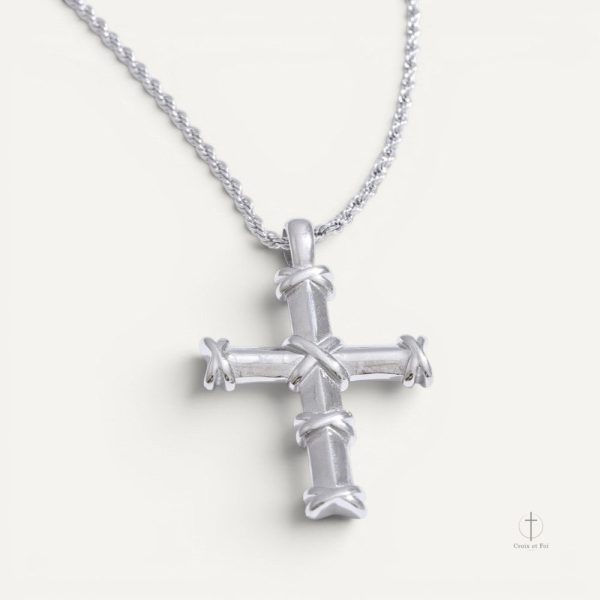 Bijou croix raffinée pour un style unique