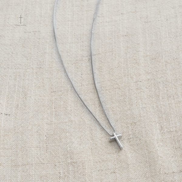 Bijou croix argenté tendance pour femme