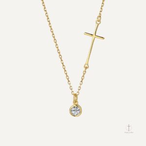 Collier croix raffiné avec pendentif distinctif
