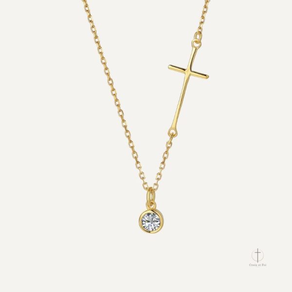 Collier croix raffiné avec pendentif distinctif