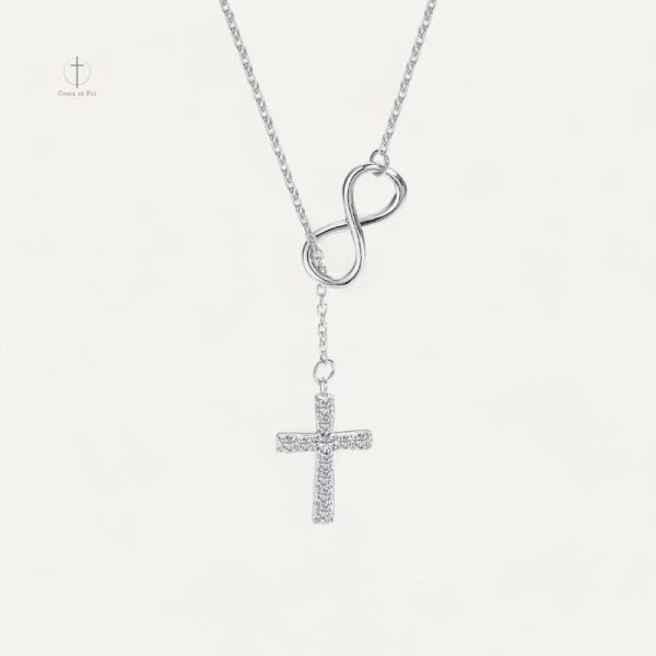 Bijou Croix symbolique avec design infini