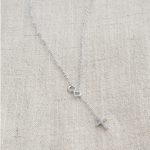 Collier sobre Croix inspiré du symbole infini