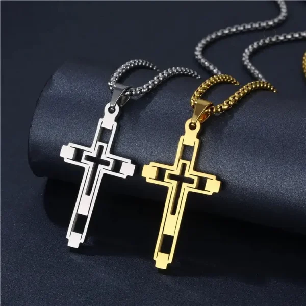 Collier tendance croix en style baroque