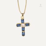 Collier Croix Bleu Nuit élégant en métal et pierre
