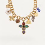Collier Croix Doré avec Breloques