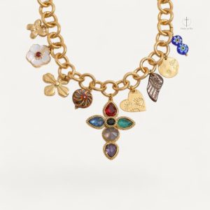 Collier Croix Doré avec Breloques