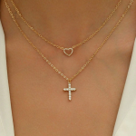 Collier en cristaux avec croix et cœur doré élégant