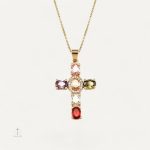 Collier Croix Couleurs, design moderne et coloré