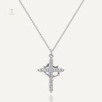 Accessoire en métal argenté avec croix