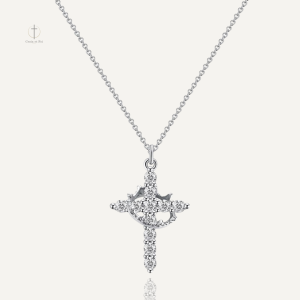 Accessoire en métal argenté avec croix