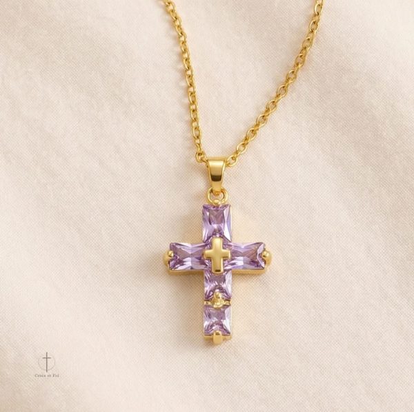 Cristal rectangulaire sur collier en croix