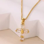 Collier Croix avec éclat de cristal rectangulaire