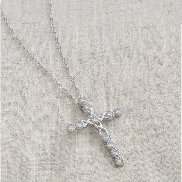 Accessoire tendance : croix en cristaux brillants
