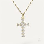 Collier Croix en Diamantée Élégant