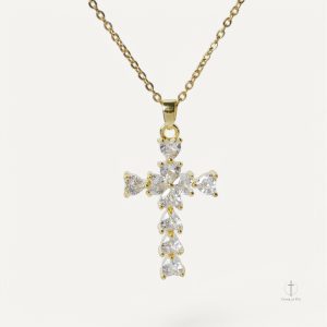 Collier Croix en Diamantée Élégant