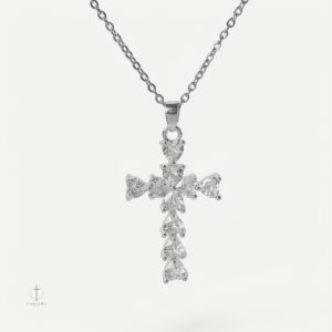 Collier Croix Brillant au Design Unique