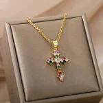 Collier Croix Dorée avec design arc-en-ciel