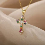 Bijou Croix Dorée aux couleurs vibrantes