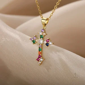 Bijou Croix Dorée aux couleurs vibrantes