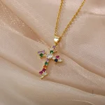Collier Éclatant en forme de croix dorée