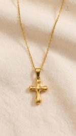 Collier tendance en forme de croix dorée