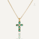 Collier Croix Élixir en design élégant et raffiné