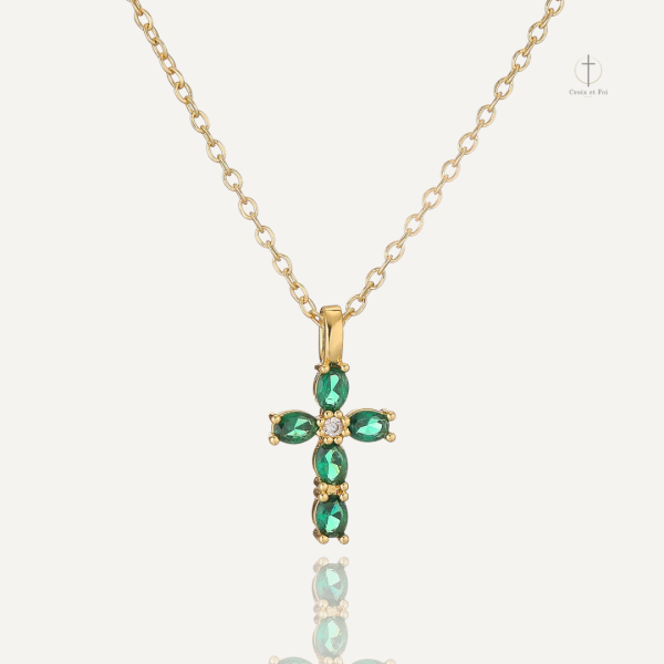 Collier Croix Élixir en design élégant et raffiné
