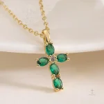 Collier Croix Élixir alliant style et spiritualité