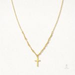 Collier avec croix, maillons distinctifs en or