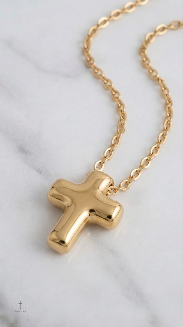 Collier doré avec design Croix moderne et stylé