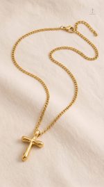 Collier en or avec motif de croix