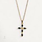 Collier Croix Dorée avec Pierres Noires Élégantes
