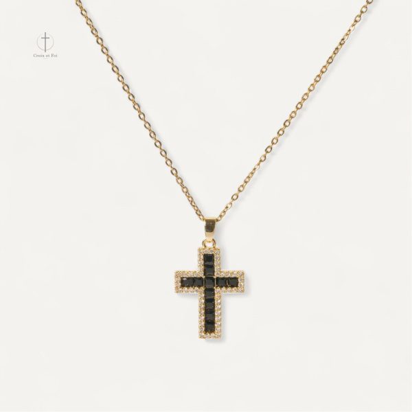 Collier Croix Éclat Noir, bijou élégant et moderne