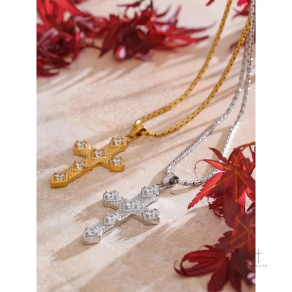 Collier Croix unique, style précieux et élégant