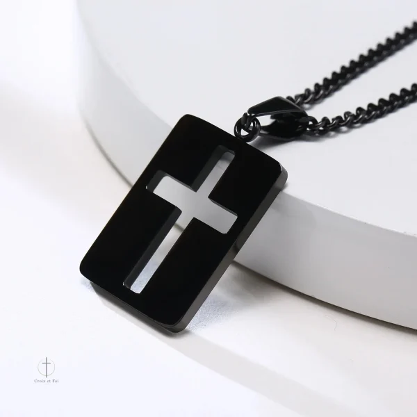 Accessoire Croix scintillant pour un style raffiné