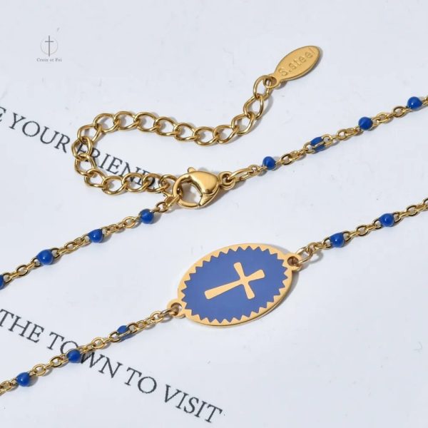 Collier croix pour une touche d'originalité