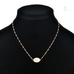 Bijou polyvalent : collier croix chic et moderne