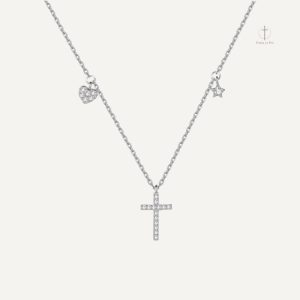 Accessoire Croix pour un style chic et moderne
