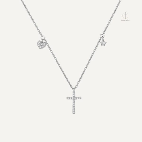 Accessoire Croix pour un style chic et moderne