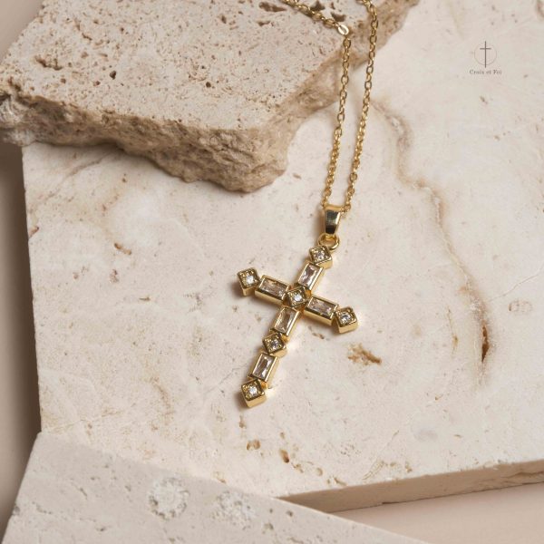 Bijou croix élégant, style géométrique contemporain
