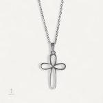 Collier minimaliste avec croix élégante