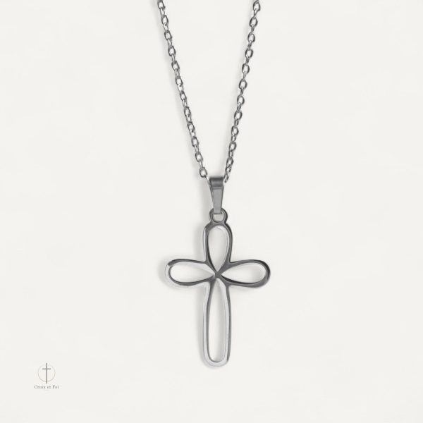 Collier minimaliste avec croix élégante