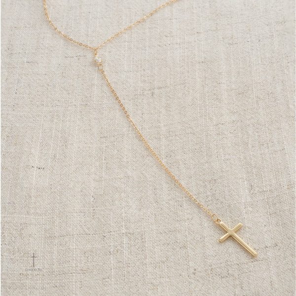 Élégant collier croix en acier, parfait pour un cadeau
