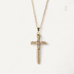 Collier Croix Épée Sacrée en métal argenté