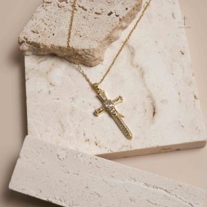 Bijou Croix Épée Sacrée, style unique et raffiné